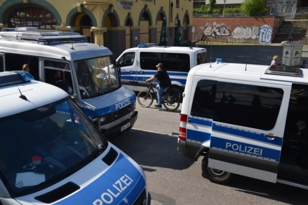 Пьяный белорус ранил свою жену в Германии, его искали 10 экипажей полиции Пьяный белорус ранил свою жену в Германии, его искали 10 экипажей полиции