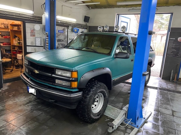 Белорусы арендовали под Варшавой бывшую автомойку и открыли СТО. Выгодно?