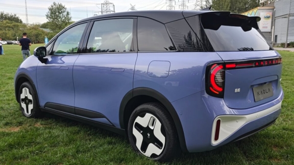 В продаже появилась машина специально для молодых мам. Вот сколько она стоит