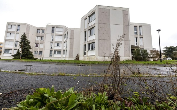 Мальчик с семи лет жил один. Его мать переехала в другой город