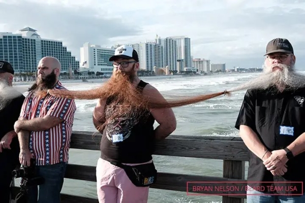 Мужчины с длинными усами и бородой установили новый мировой рекорд Мужчины с длинными усами и бородой установили новый мировой рекорд