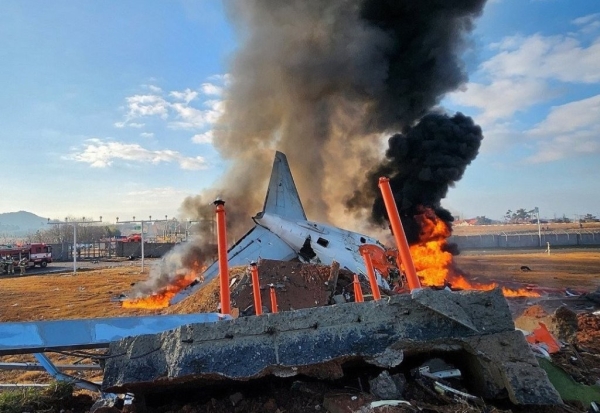 Самолет со 175 пассажирами на борту разбился в Южной Корее — видео Самолет со 175 пассажирами на борту разбился в Южной Корее — видео